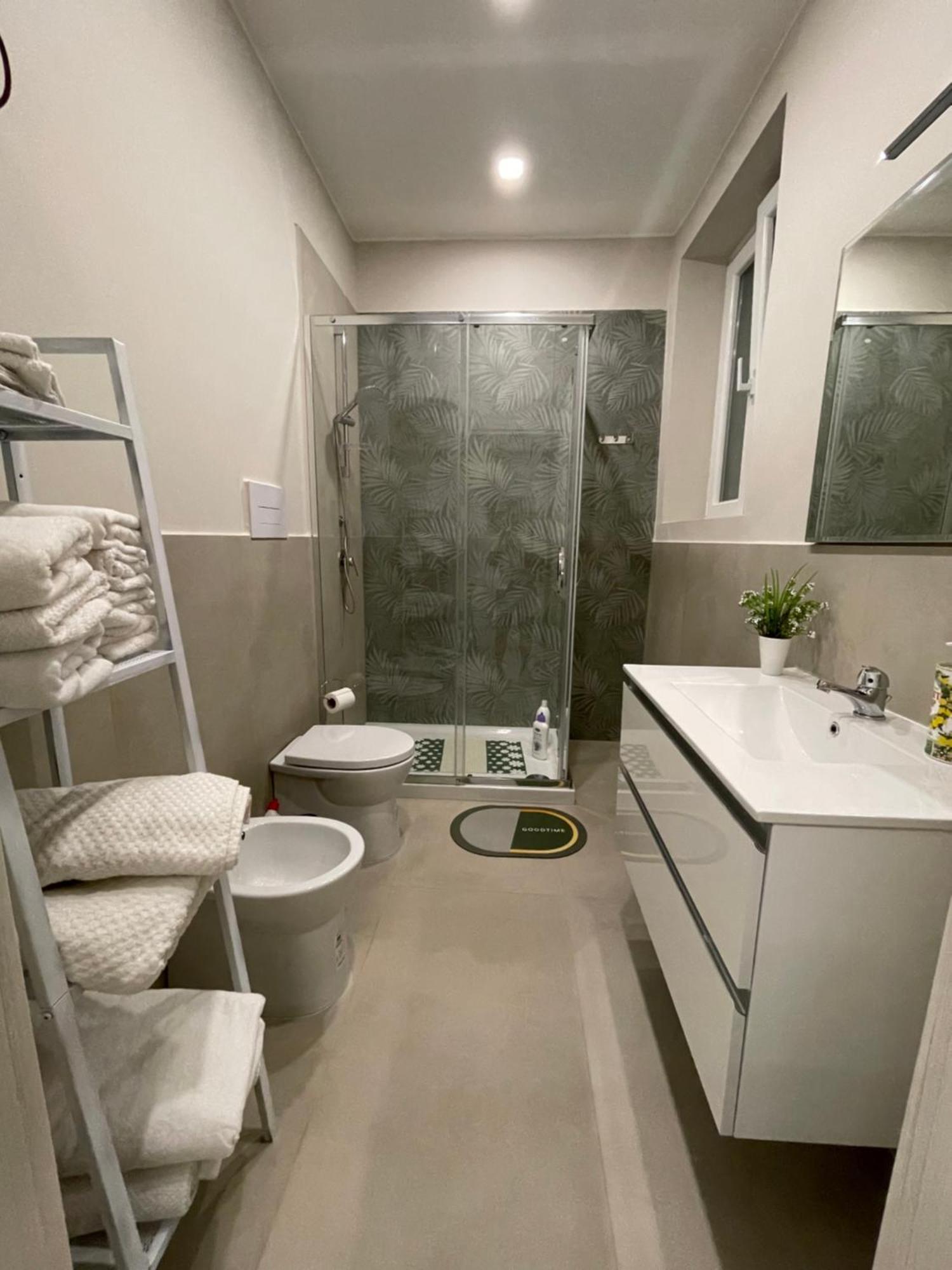 Luma Holiday Homes Mondragone Esterno foto