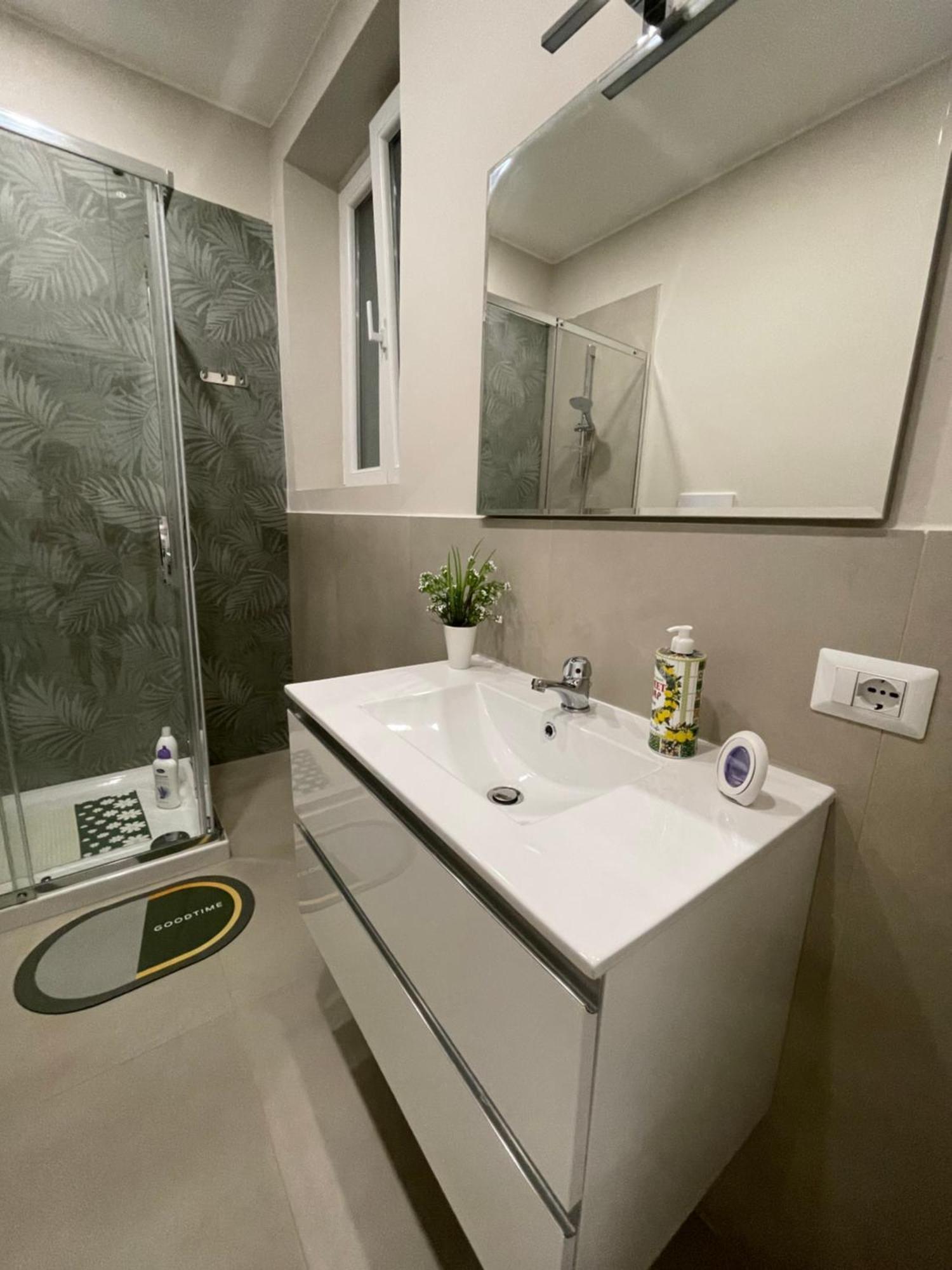 Luma Holiday Homes Mondragone Esterno foto